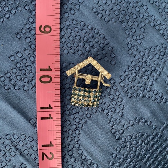 Wishing well pin - Picture 3 of 3